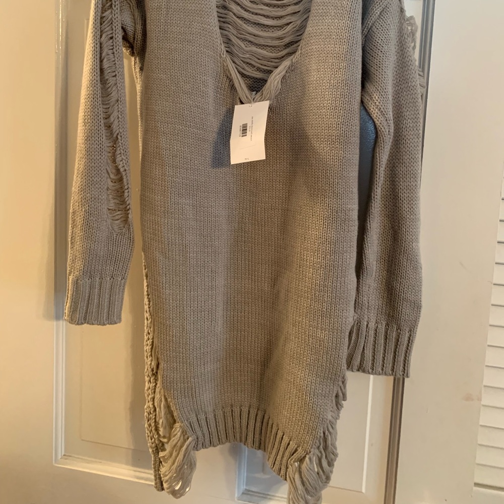 Chic distressed sweater - Picture 2 of 7